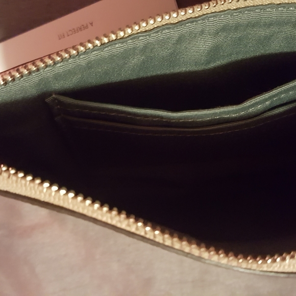 Coach Camo Floral wristlet - Picture 4 of 5